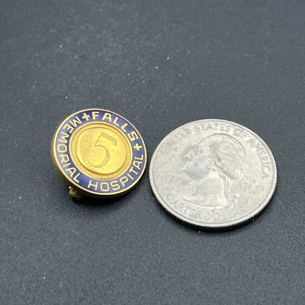 Falls Memorial Hospital 5 Years‎ Of Service Employee Award Lapel Hat Pin